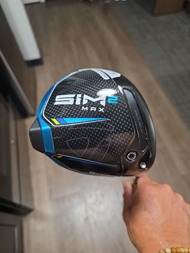 TAYLORMADE SIM 2 MAX DRIVER MINT!