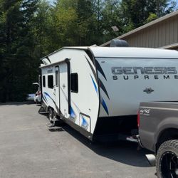 2016 Genesis Supreme 25fs Toy Hauler