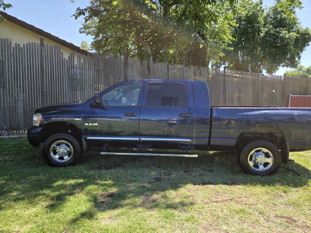 2008 4x4 2500 Dodge Truck