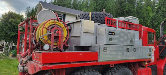 Wildland fire bed with pump and tank