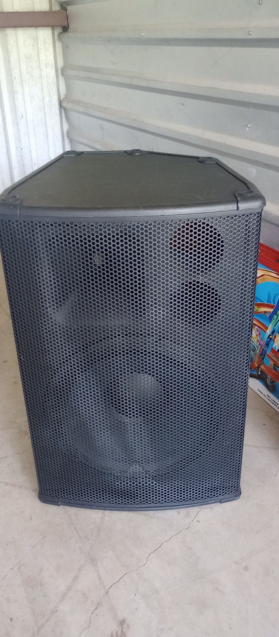 Behringer Eurolive B1520 Pro 800watt Loud Speaker