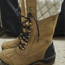 Very cute Size 6 Light Brown Sorel Women Boots