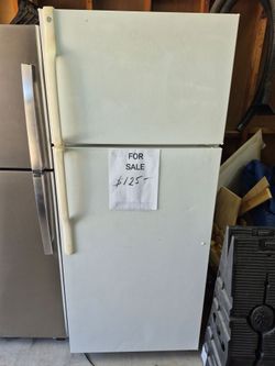 GARAGE FRIDGE WORKS WELL
