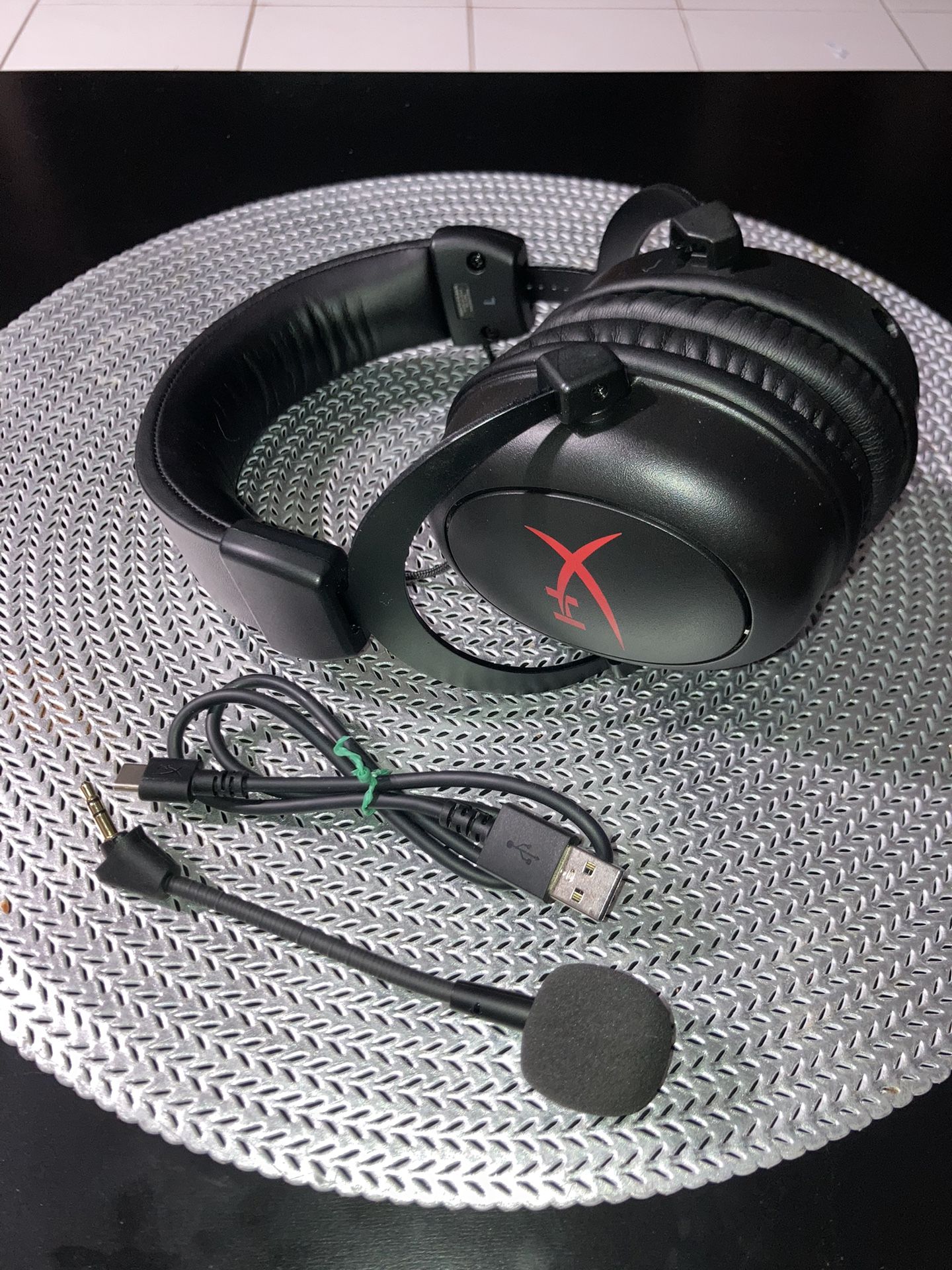 HyperX Wireless Headset/Headphones With Mic - Missing USB Dongle Receiver - Headphones Good Condition 👍🏼