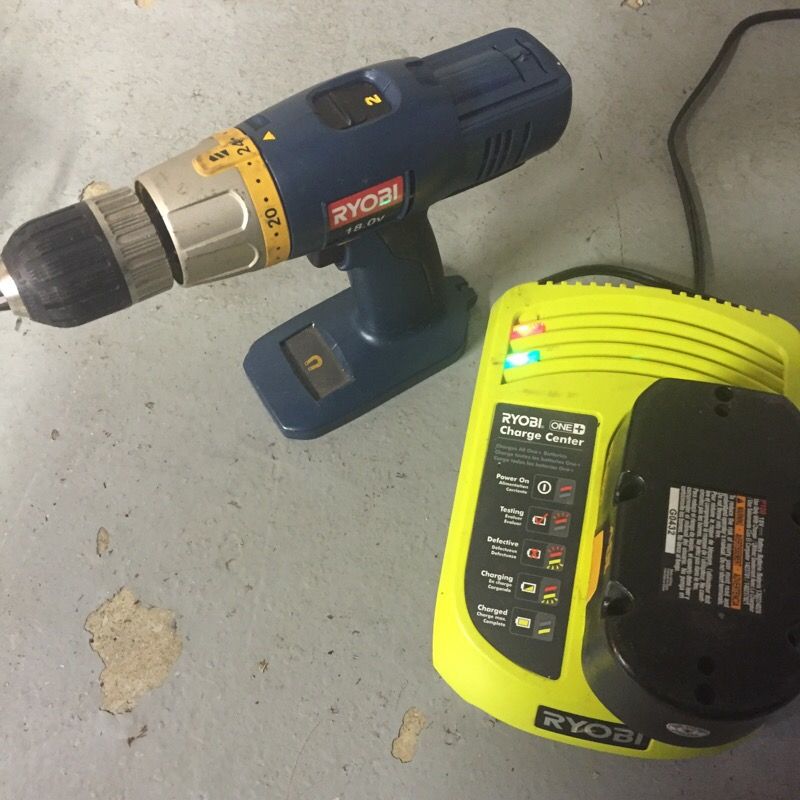RYOBI 18v DRILL W/ CHARGER