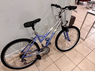 Bicycle Schwinn cimarron . Frame in aluminum rim 26” good condition