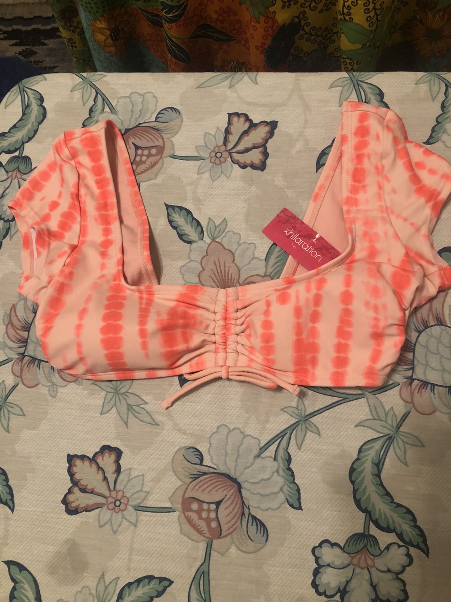 hilaration Cinched Cap Sleeve Crop Bikini Top (Coral Tie-Dye)