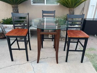 3 stools w table