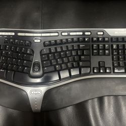 Microsoft Natural Ergonomic Keyboard 4000 KU-0462 USB Wired