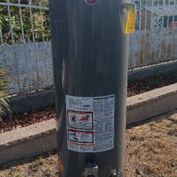 RHEEM 40 GALLON WATER HEATER-FREE INSTALL & HOSES