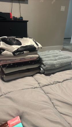 Mixed pillowcases and hand Towels