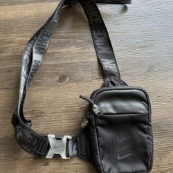 Nike Crossbody Bag Black Small Shoulder Sling Pouch Gym Adjustable Strap 