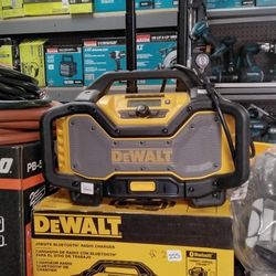 DEWALT 20V MAX LITHIUM ION JOBSITE BLUETOOTH RADIO CHARGER CORDED OR CORDLEES (TOOL ONLY)