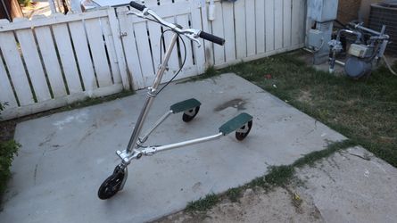 three-wheel scooter