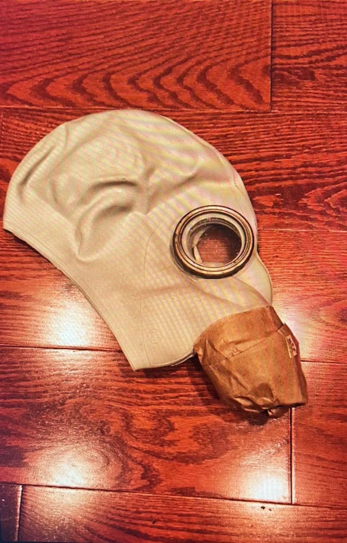Army Gas mask, new kit (TLB) VI/87/46 good for Halloween costume size 7 Small,