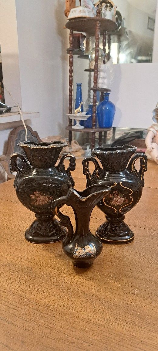 Gorgeous Set Of 3 Oriental Vases In Ceramic Black W/Flower Design & Gold Accents 