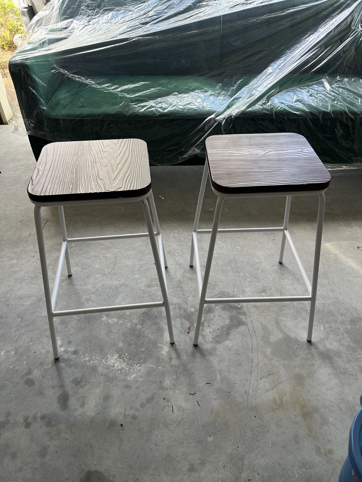 White Metal Barstools with Wooden Seat (Set of 2) 24in
