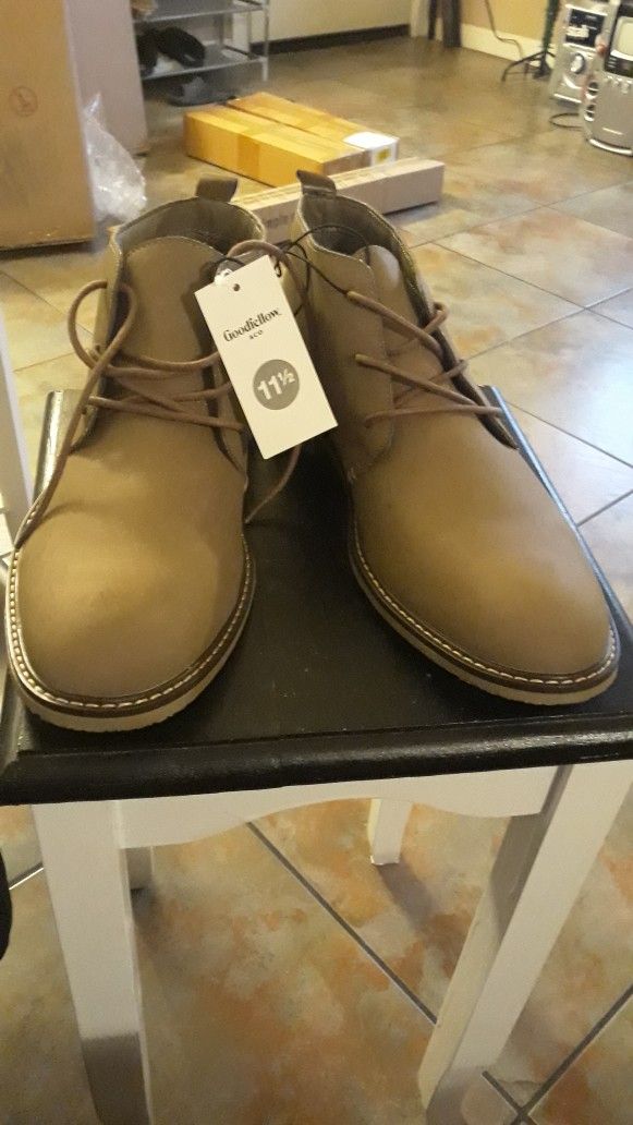 Brand New With Tag 39.99 Price Tag Good Fell0w Dress Shoes Asking 15 Doll