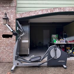E1 Elliptical Cross-Trainer