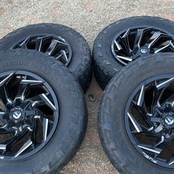 8 Lug Ram Dodge 20x10 