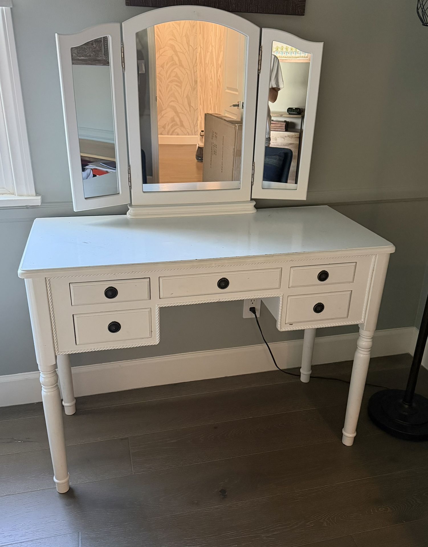 Girls Vanity Desk