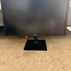2 Samsung Monitor And 2 Hp Monitor
