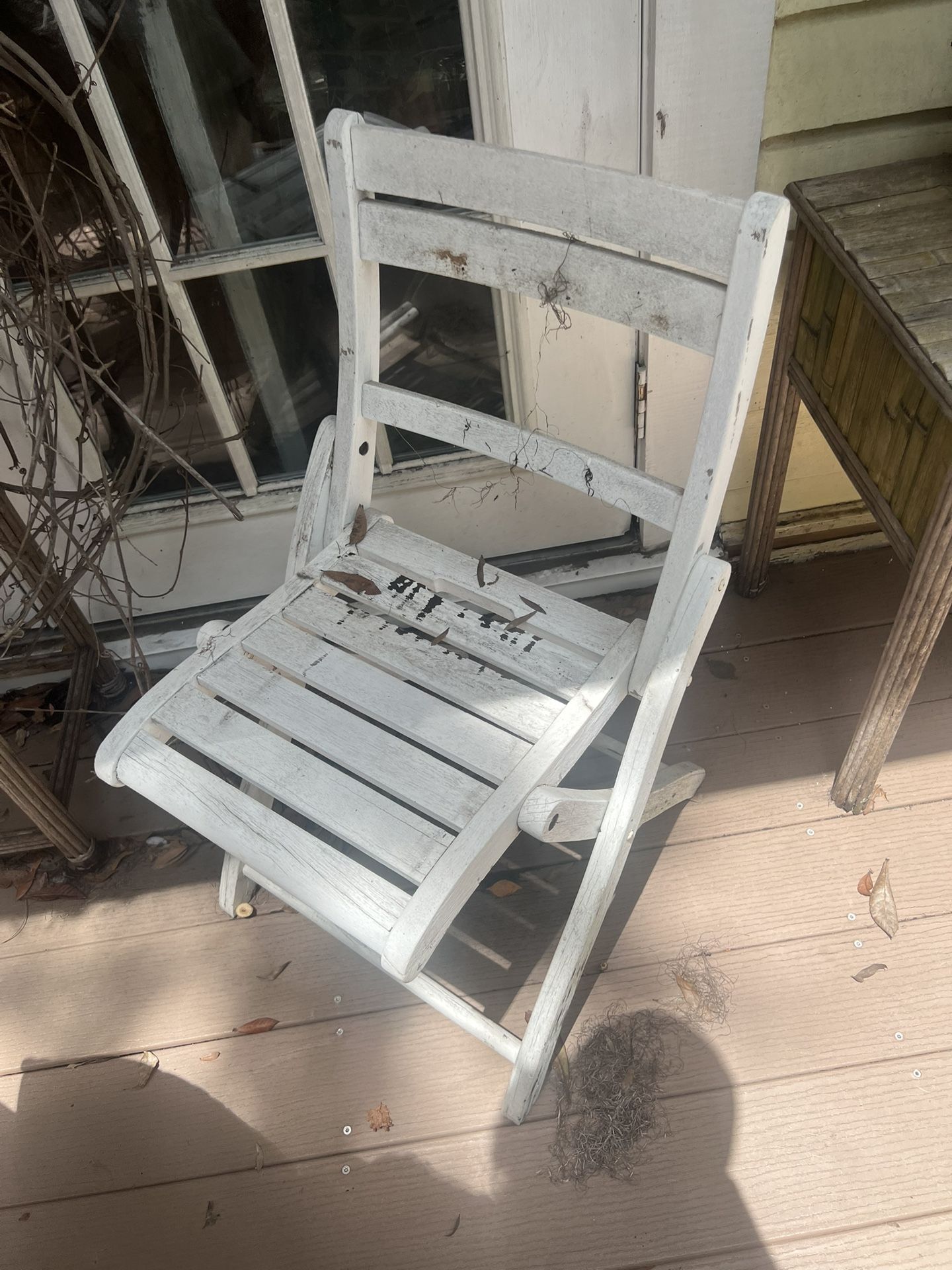 (make An Offer) Pair of Vintage White Slatted Wood Folding Chairs – Distressed Coastal Farmhouse Style