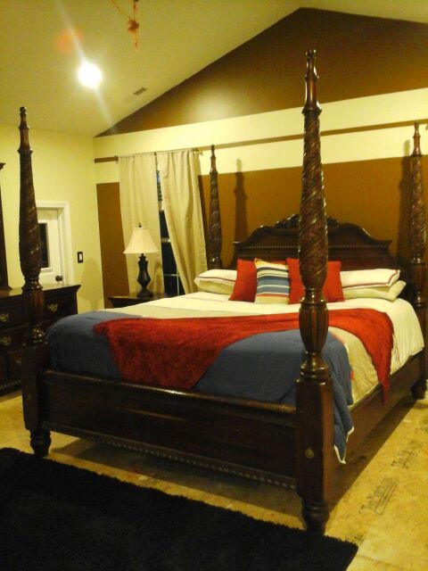 Authentic Kings Road 7-piece Kincaid Solid Wood Bedroom Set
