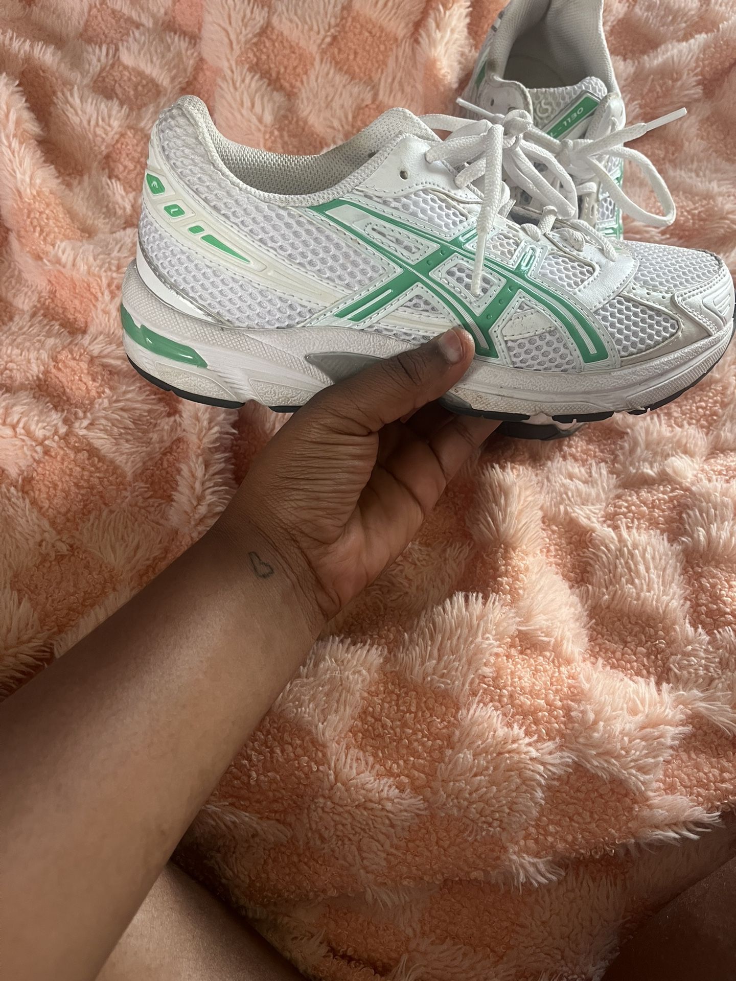 ASICS Sneakers – White/Green, Size 7.5
