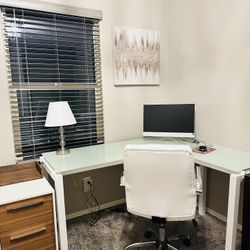 White/tempered glass Desk