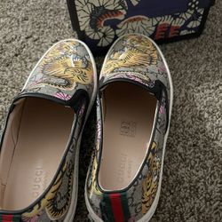 Gucci authentic bengal tiger slip on shoes