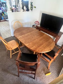 Extendable Dining Table with chairs