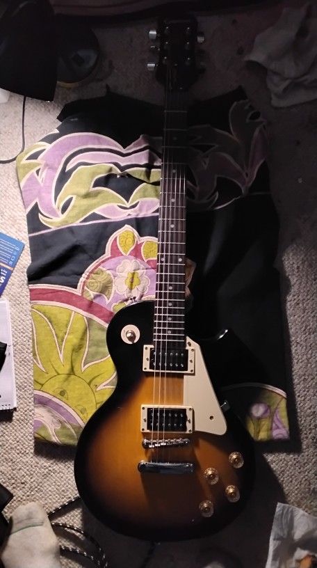 Used Epiphone Les Paul 100. Sunburst. Great intro level guitar.