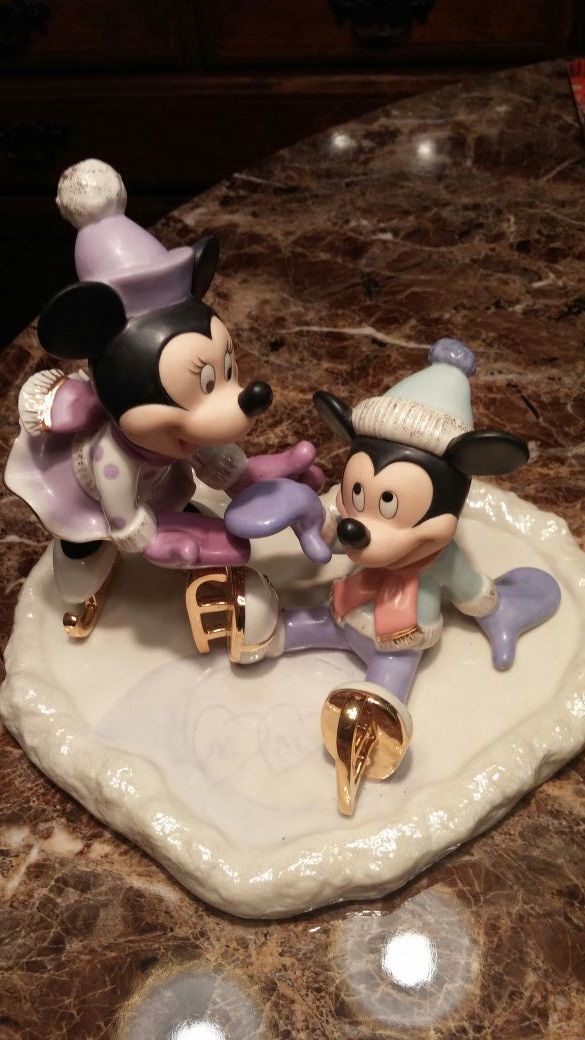 Lenox figurine out of box Mickey Falls for Love from the Disney showcase collection