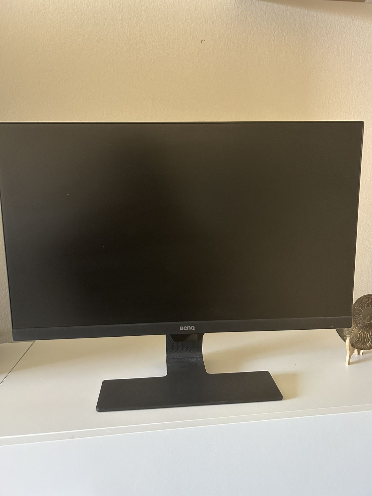 BenQ 24” IPS Monitor (GW2480) + HDMI cable