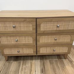 NEW - Nice stylish sturdy dresser