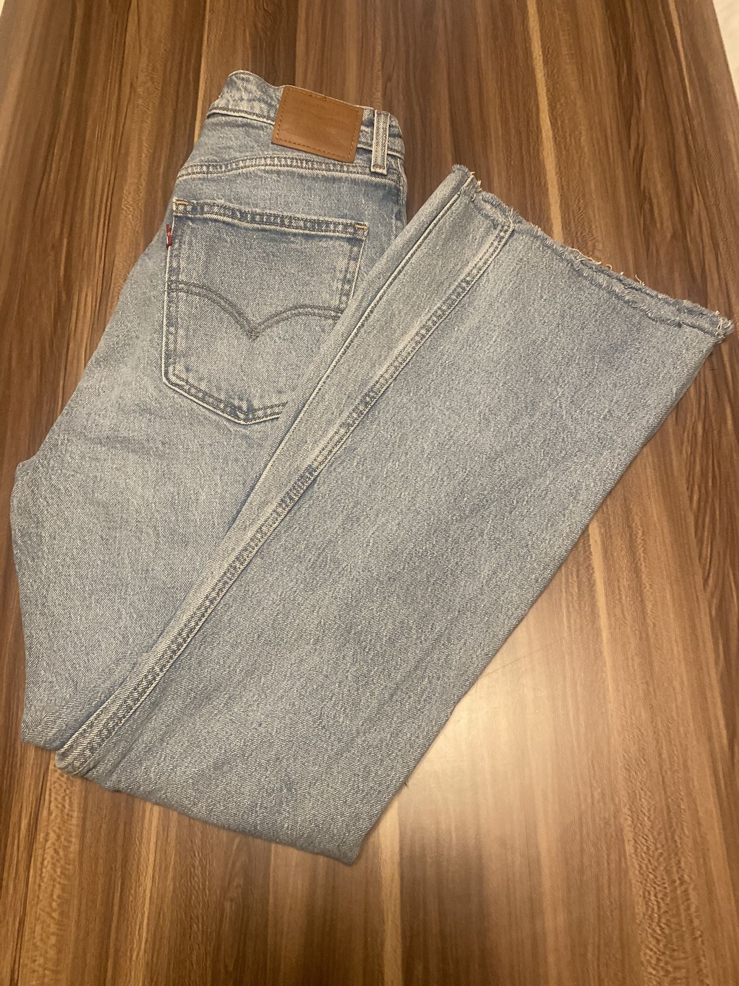 Woman’s Levi’s Jean Size 28 6