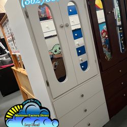 Tall Closet W/ Mirror New 📲