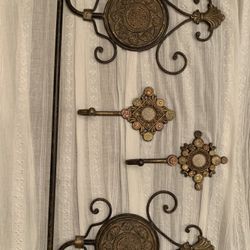 Tuscan Towel Holder 