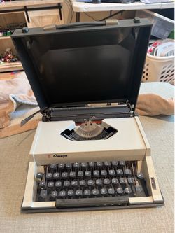 Vintage Omega 83 Typewriter + Case – Spanish Keyboard