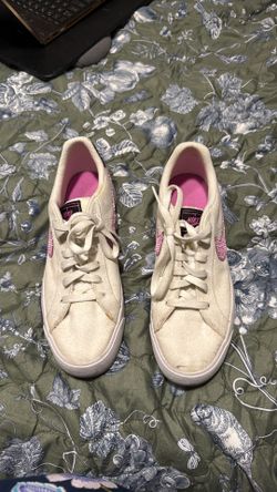 Nikes women’s canvas size 10