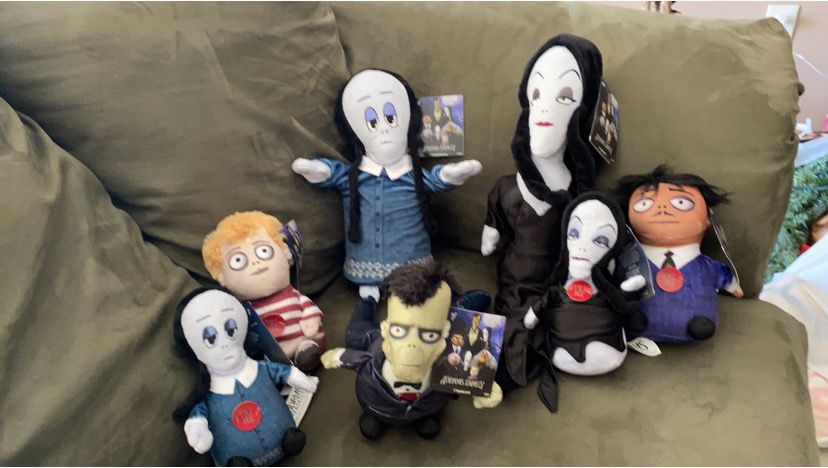 Musical and singing Addams family Plushy’s