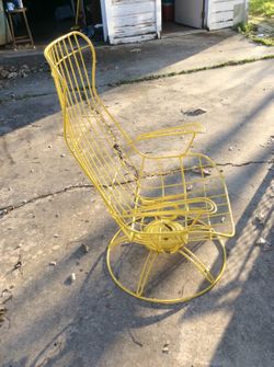 Nice rocking chair. (Heavy Duty)