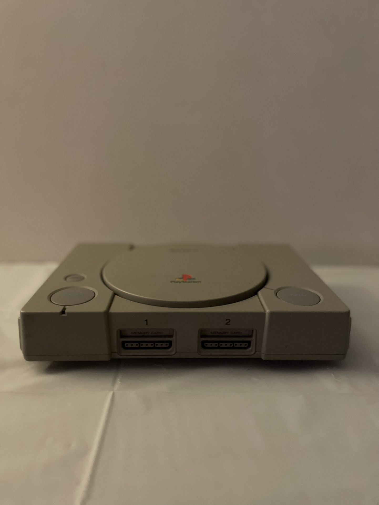 PLAYSTATION 1 WITH TWO CONTROLLERS AND 3 MEMORY STICKS NO CORDS