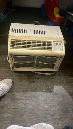 Air Conditioning For Small Room.... Blows Cold.. Muy Frio