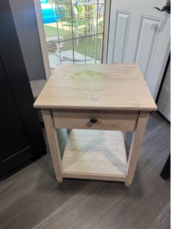 Corner table