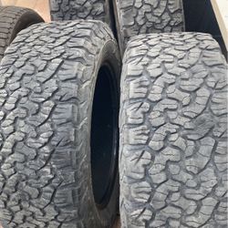 LlantasBFGoodrich 275/60R20 4x$200.00unaTiene Parche 