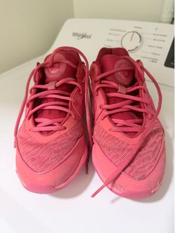 Men’s basketball shoes
