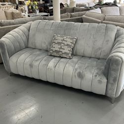 Modern Style Couches Available TODAY!!! Same Day Delivery 