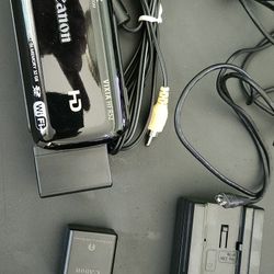 CANON VIXIA HF R52 EXTRA BATTRRY AND 128 GB SD CARD
